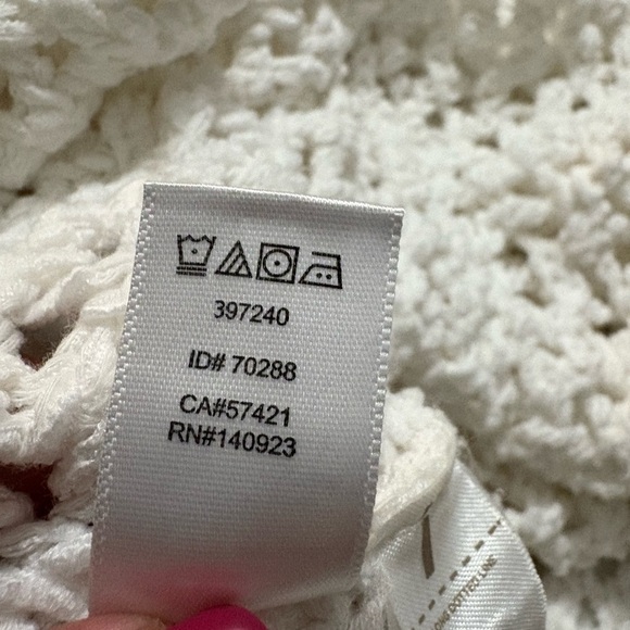 White V-Neck Open Weave Cotton Poly Blend Swim Coverup/Tunic Sweater. - Picture 11 of 12